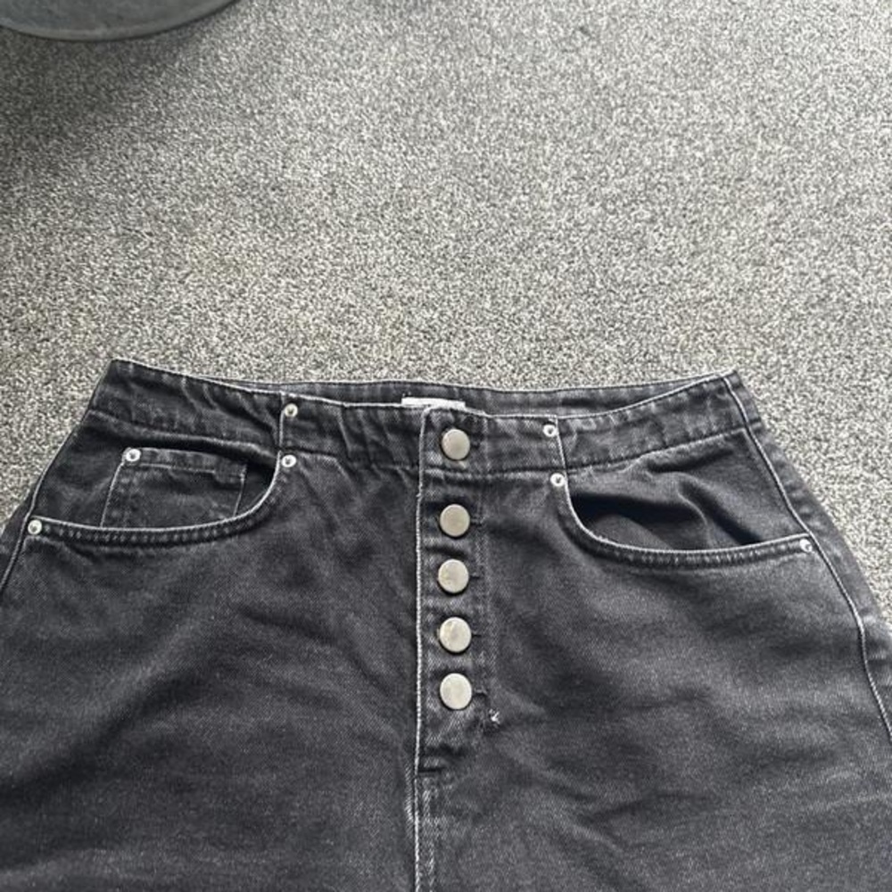 Black ItemBlack crop demins